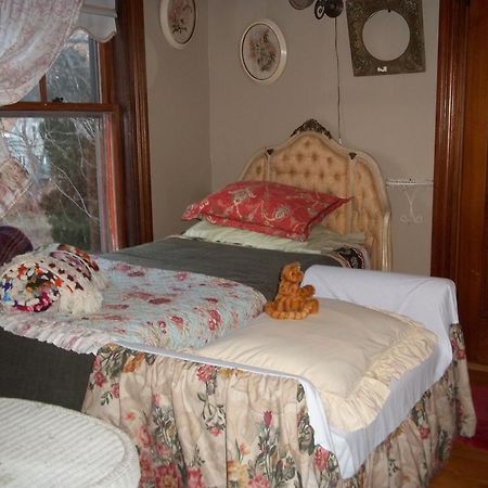 Enchanted Nights Bed & Bath Kittery Rum bild