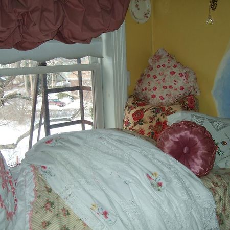 Enchanted Nights Bed & Bath Kittery Rum bild