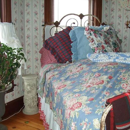 Enchanted Nights Bed & Bath Kittery Rum bild