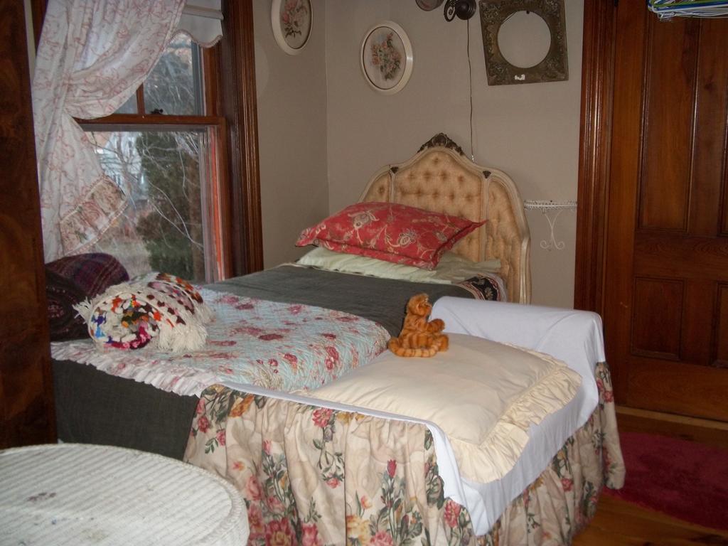 Enchanted Nights Bed & Bath Kittery Rum bild