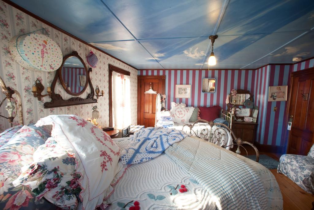 Enchanted Nights Bed & Bath Kittery Rum bild
