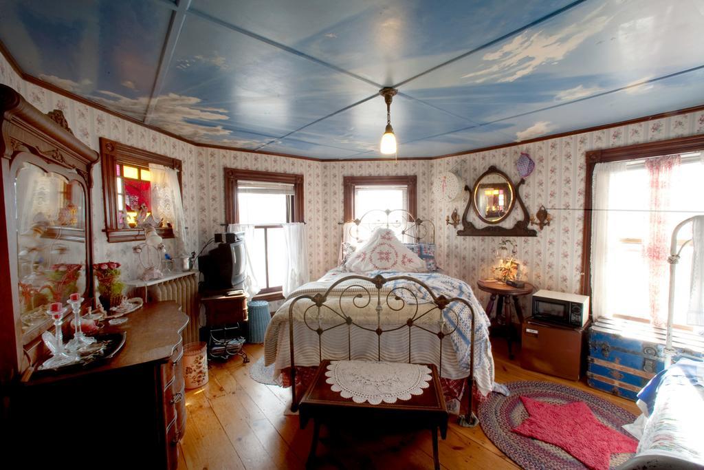 Enchanted Nights Bed & Bath Kittery Rum bild