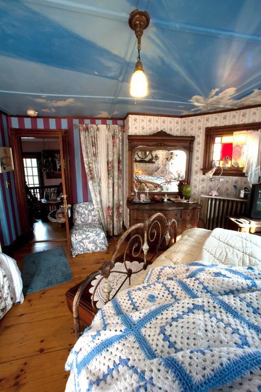 Enchanted Nights Bed & Bath Kittery Rum bild